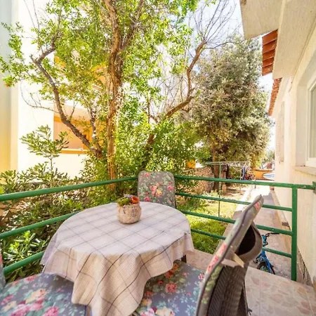 Apartmán In Barbat With Balcony, Air Conditioning 660-2 Barbat na Rabu