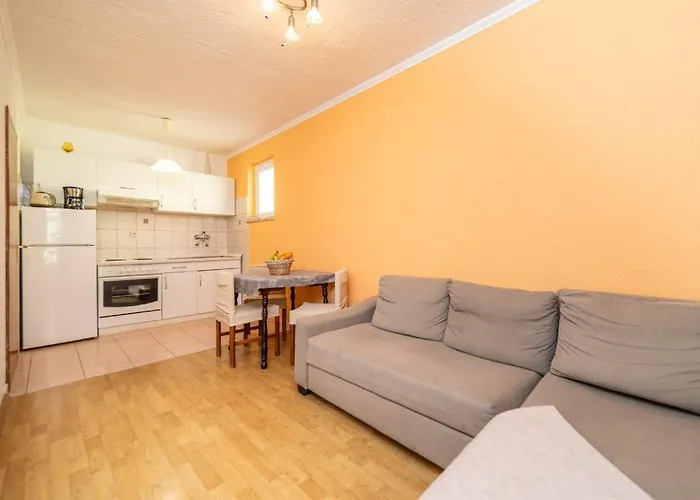 In Barbat With Balcony, Air Conditioning 660-2 Apartament Barbat na Rabu