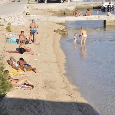 Lägenhet In Barbat With Balcony, Air Conditioning 660-2