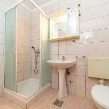 Appartamento In Barbat With Balcony, Air Conditioning 660-2